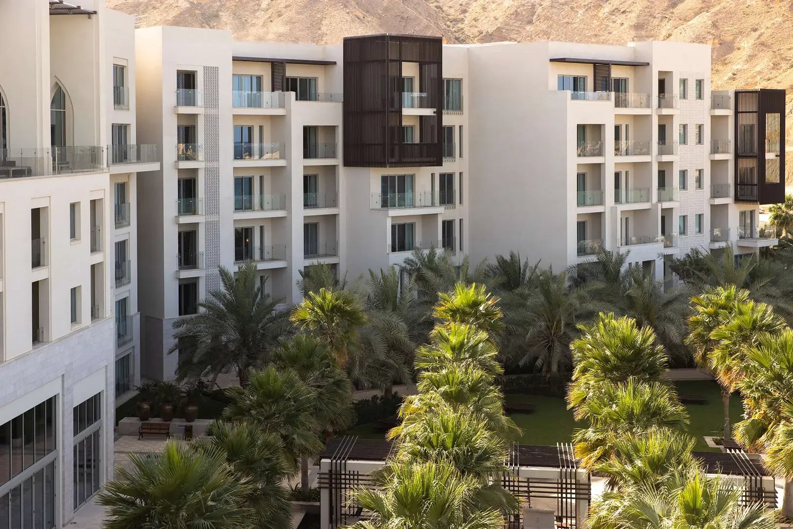jumeirah muscat bay muscat oman orient terrasse restaurant meerblick the family project luxus familie kinder reisen