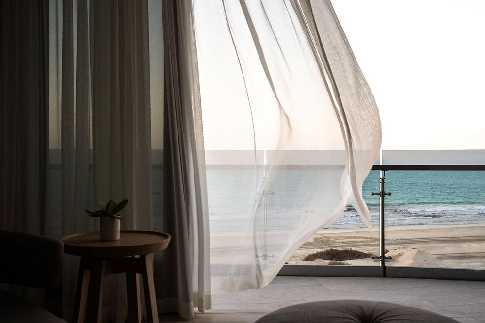 jumeirah-saadiyat-abu-dhabi-familienluxusreisen-thefamilyproject-balkon