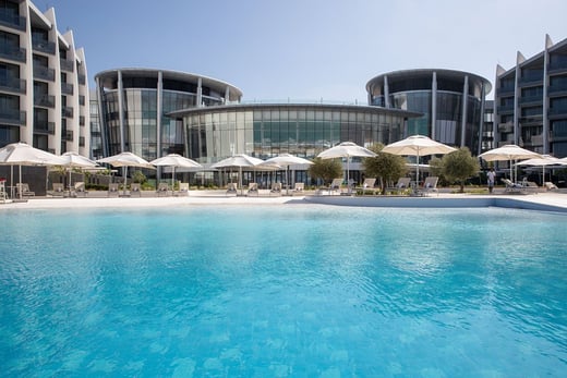 jumeirah saadiyat abu dhabi familienluxusreisen thefamilyproject pool