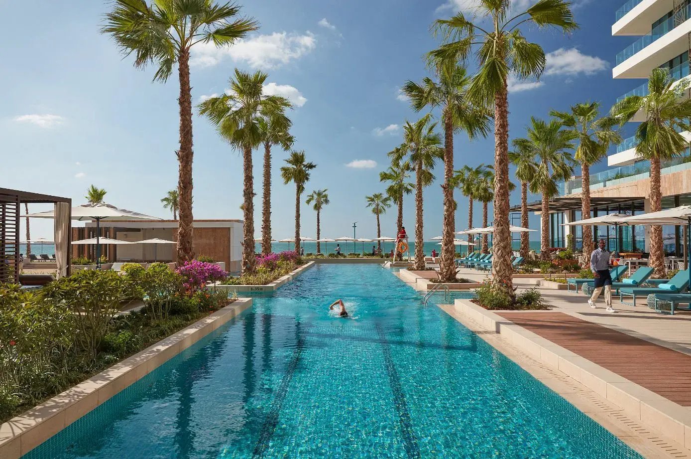 1 mandarin oriental jumeirah dubai orient pool aussenbereich familienvergnugen the family project luxus familie kinder reisen