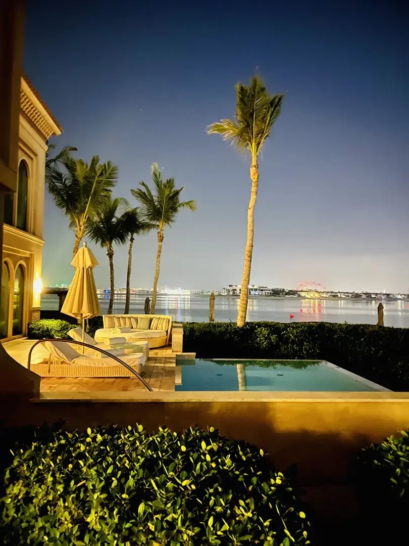 oneundonly the palm dubai orient the family project privatbilder night pool