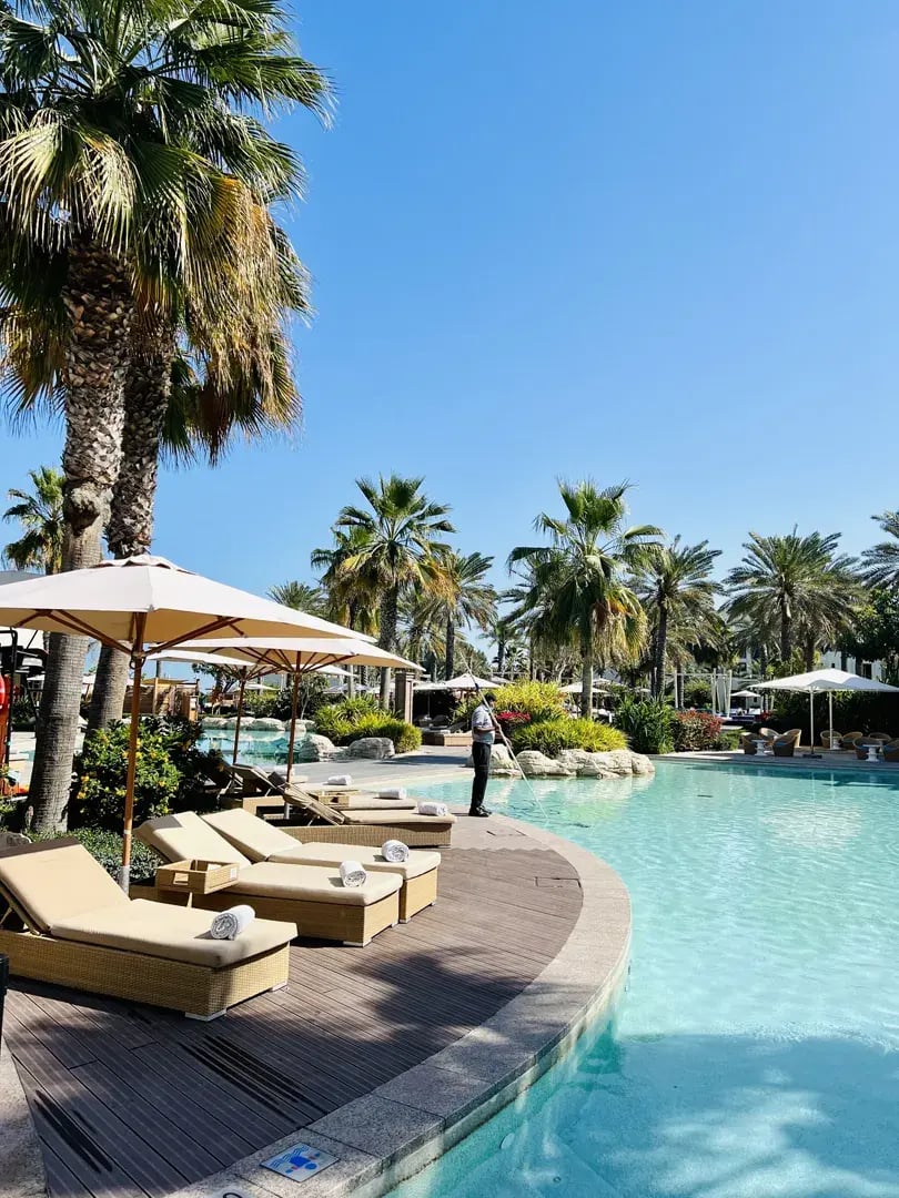 park hyatt abu dhabi saadiyat island orient privatbilder pool liegen
