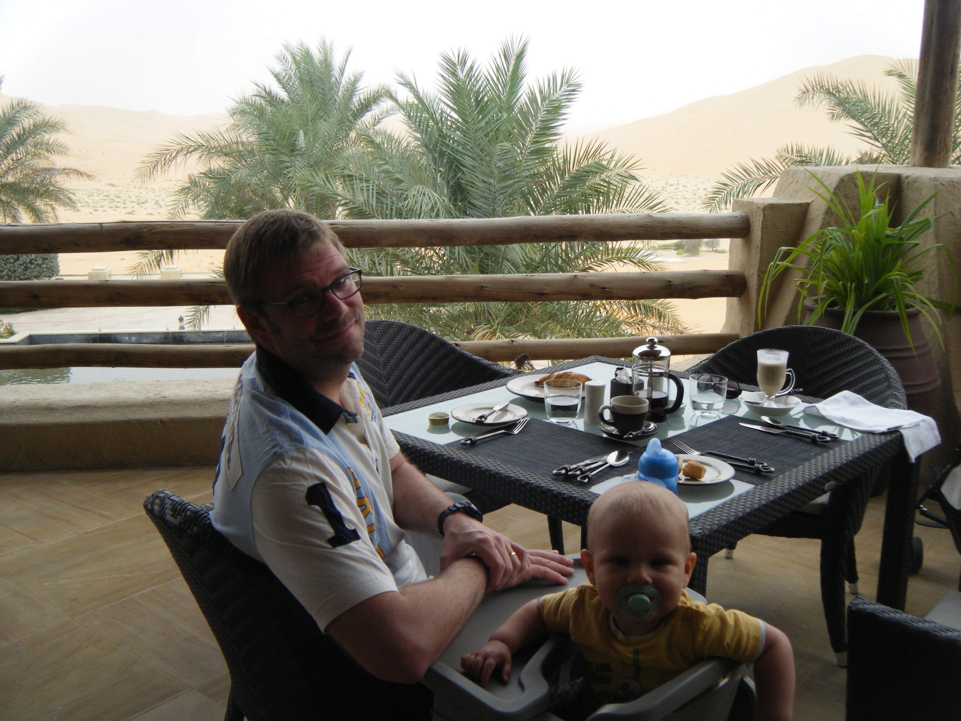 qasr-al-sarab-abu-dhabi-familienluxusreise-thefamilyproject-privatbild-fruehstueck