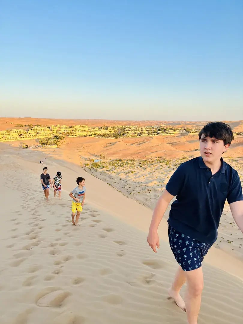 qasr al sarab desert resort by anantara abu dhabi privatbilder wuste kinder2