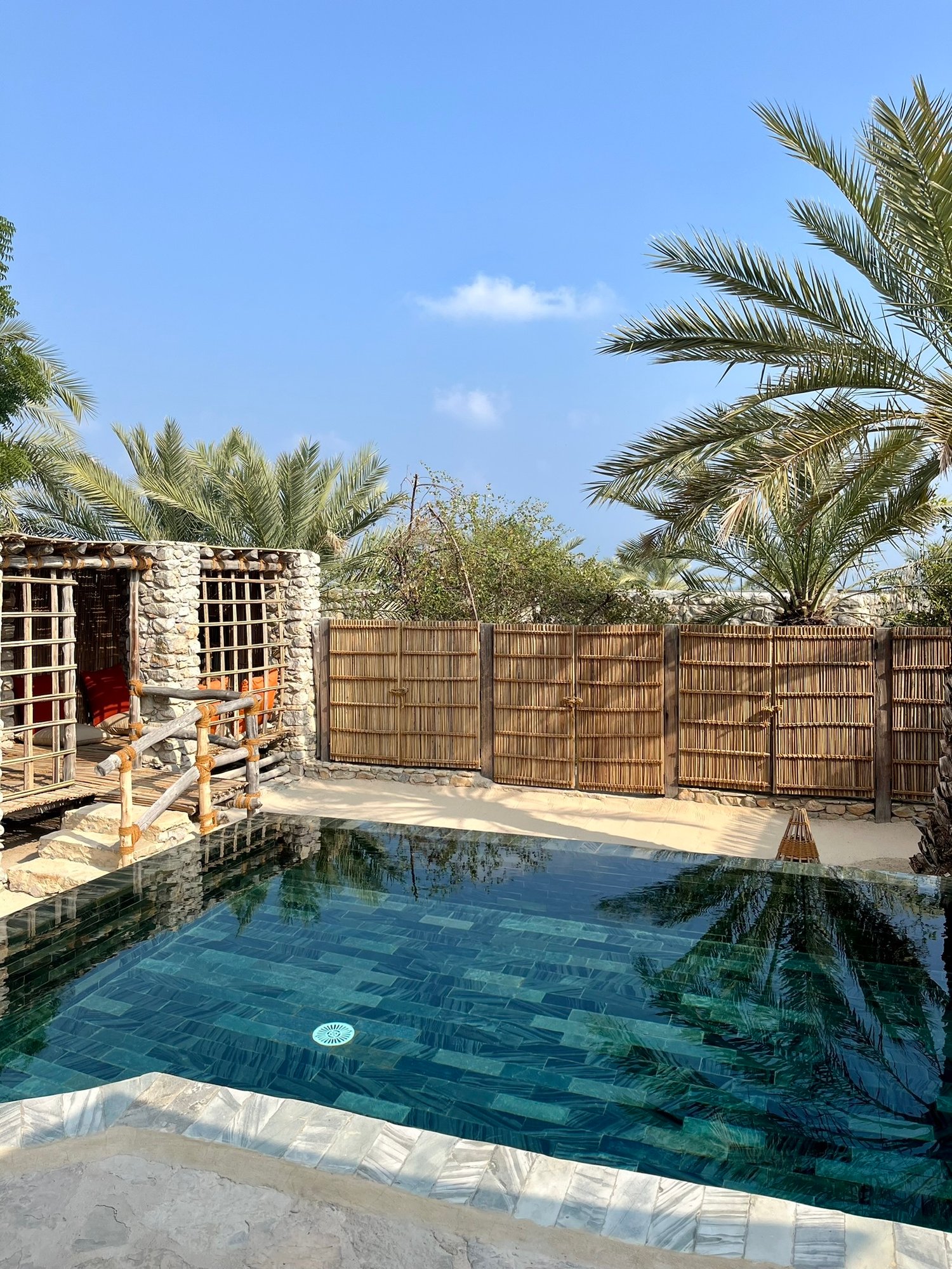 Privatpool der Villa vom Zighy Bay, Oman