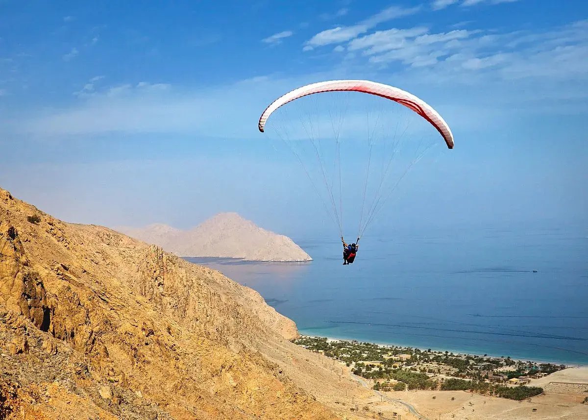 six senses zighy bay paraglide