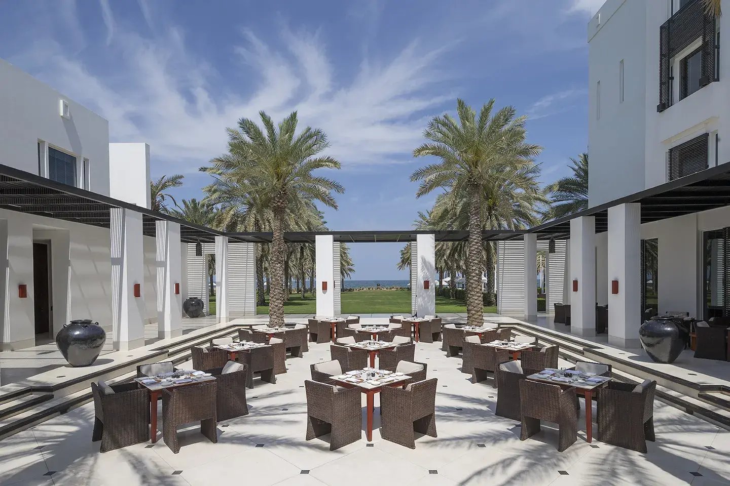 the chedi muscat oman orient hof restaurant exklusiv the family project familie kinder reisen