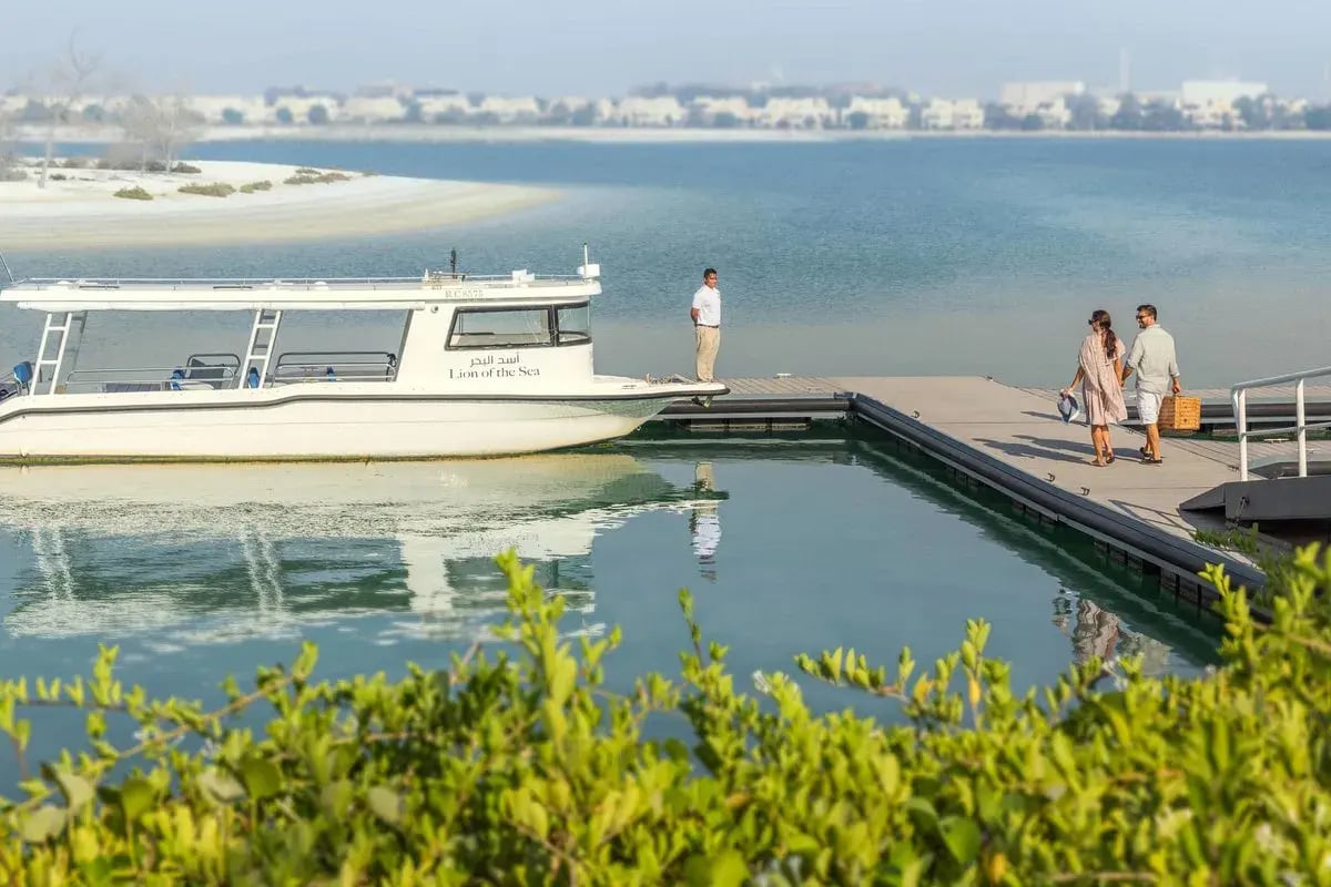 ritz carlton hotel boat