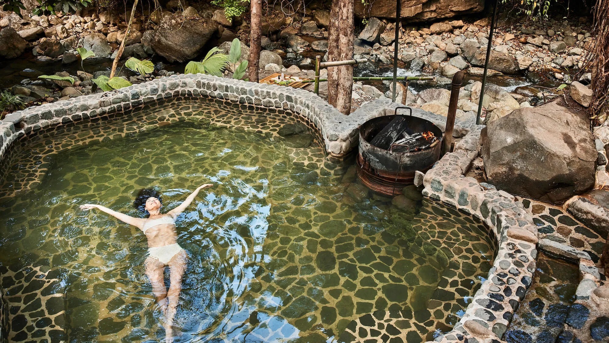 hacienda-alta-gracia-costa-rica-familienluxusreisen-thefamilyproject-naturpool