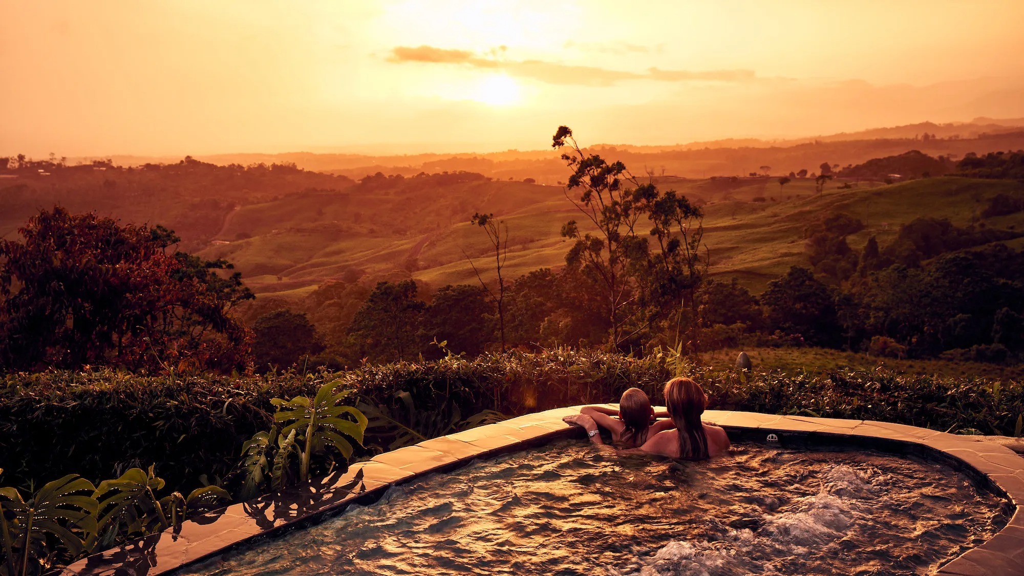 hacienda-alta-gracia-costa-rica-familienluxusreisen-thefamilyproject-whirlpool