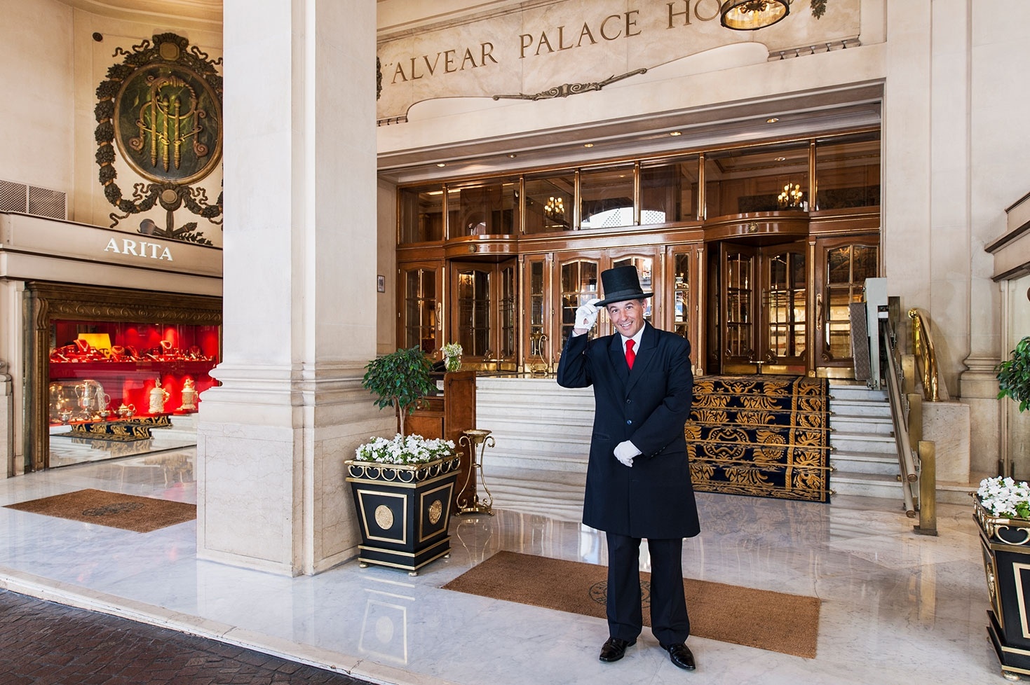 alvear-palace-buenos-aires-familienluxusreisen-thefamilyproject-eingang