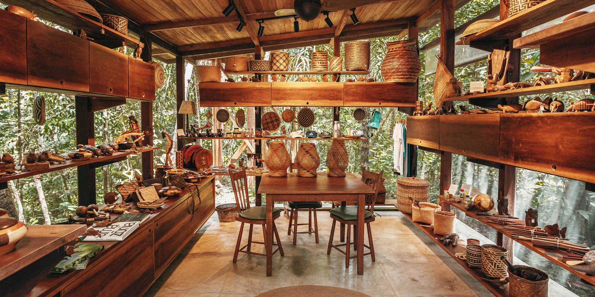 anavilhanas-jungle-lodge-brasilien-familienluxusreisen-thefamilyproject-bar