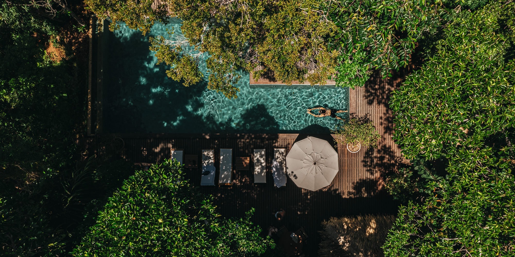 anavilhanas-jungle-lodge-brasilien-familienluxusreisen-thefamilyproject-pool