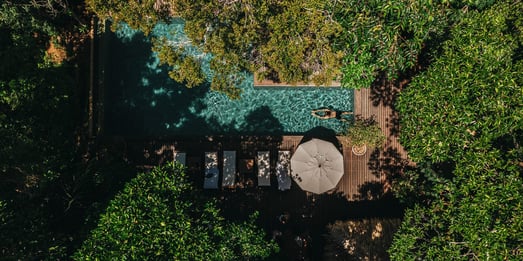 anavilhanas-jungle-lodge-brasilien-familienluxusreisen-thefamilyproject-pool
