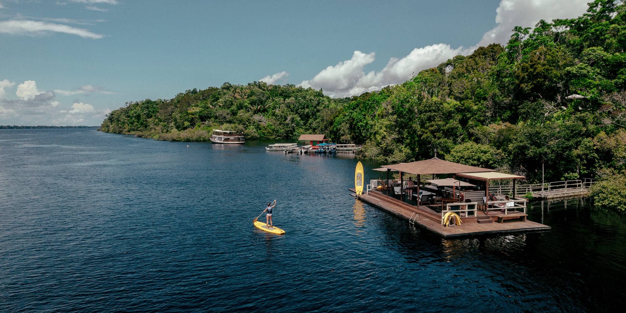 anavilhanas-jungle-lodge-brasilien-familienluxusreisen-thefamilyproject-wasser