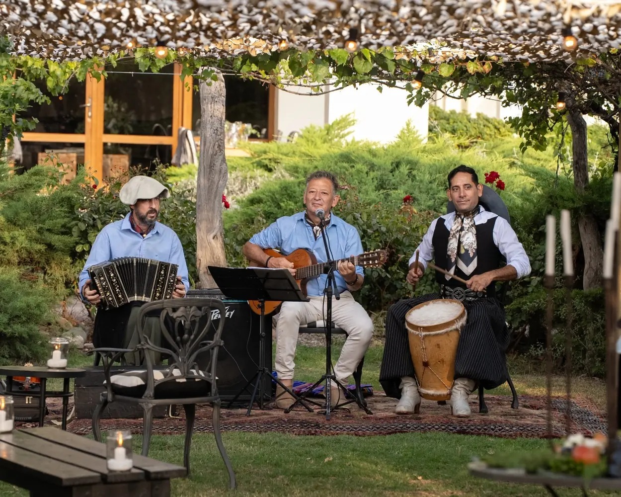 awasi-mendoza-argentinien-familienluxusreisen-thefamilyproject-musiker+