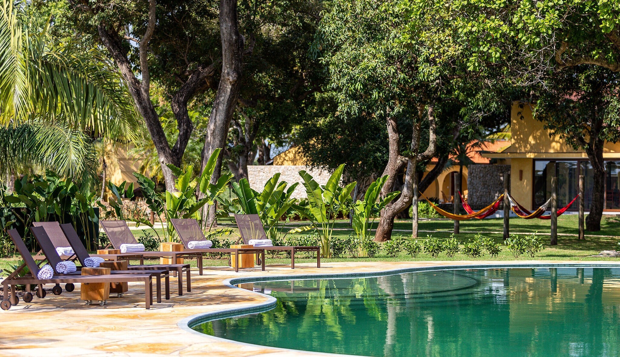 caiman-brasilien-familienluxusreisen-thefamilyproject-pool-1