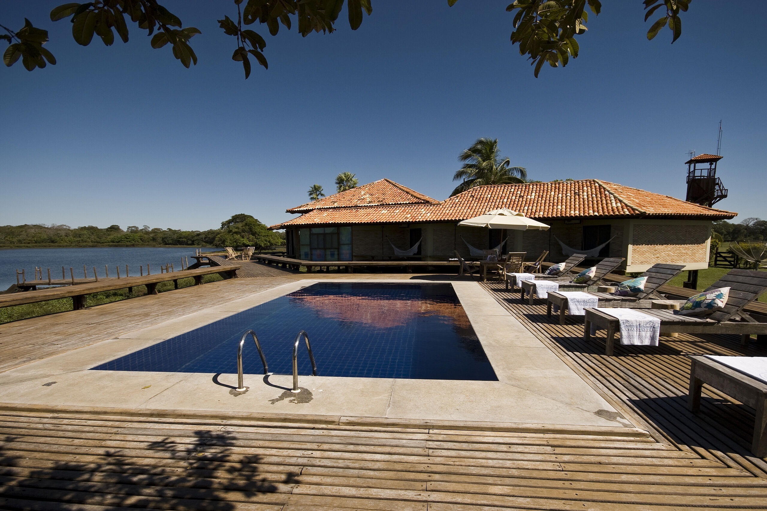 caiman-brasilien-familienluxusreisen-thefamilyproject-swimmingpool