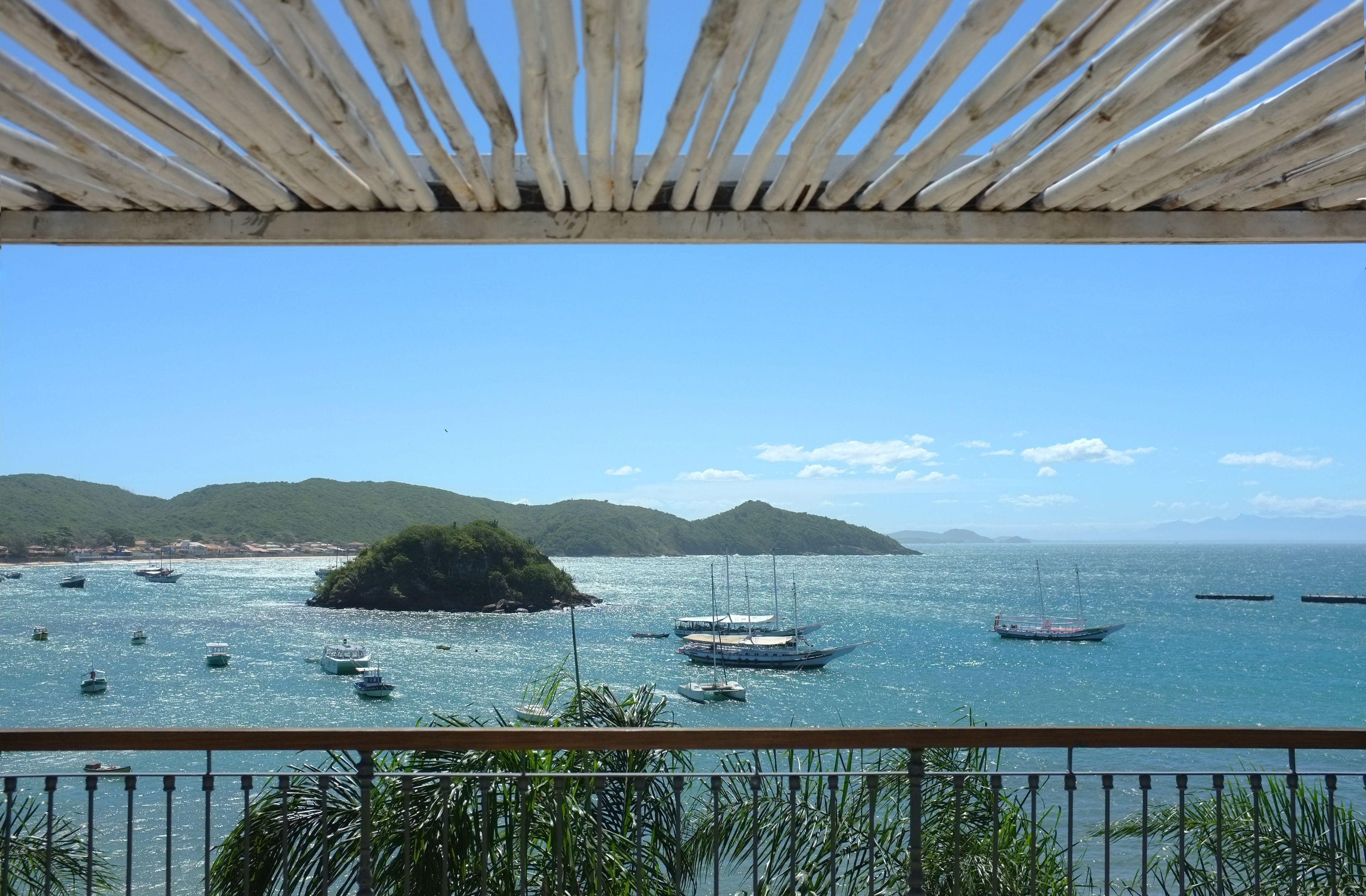 casas-brancas-brasilien-familienluxusreisen-thefamilyproject-balkon-meerblick