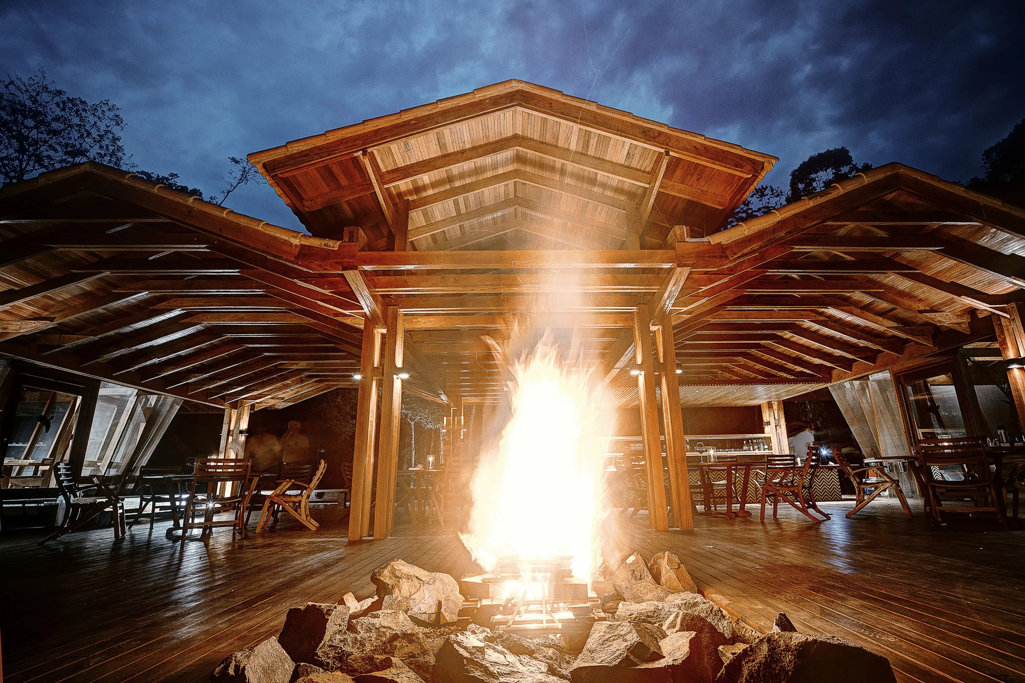cristalino-lodge-brasilien-familienluxusreisen-thefamilyproject-feuerstelle