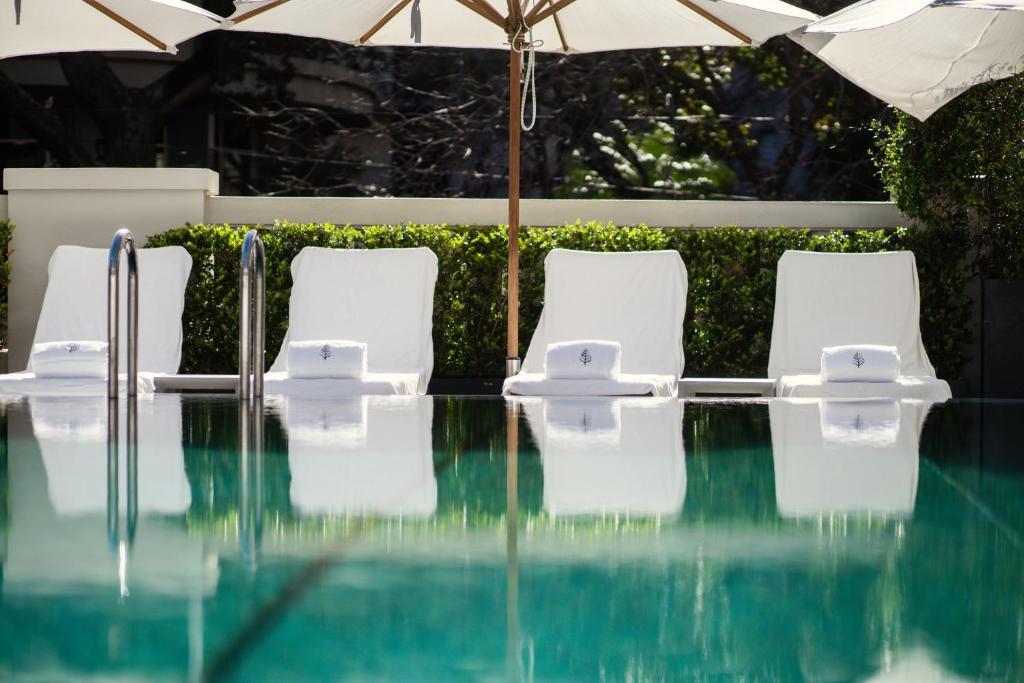 four-seasons-buenos-aires-argentinien-familienluxusreisen-thefamilyproject-pools