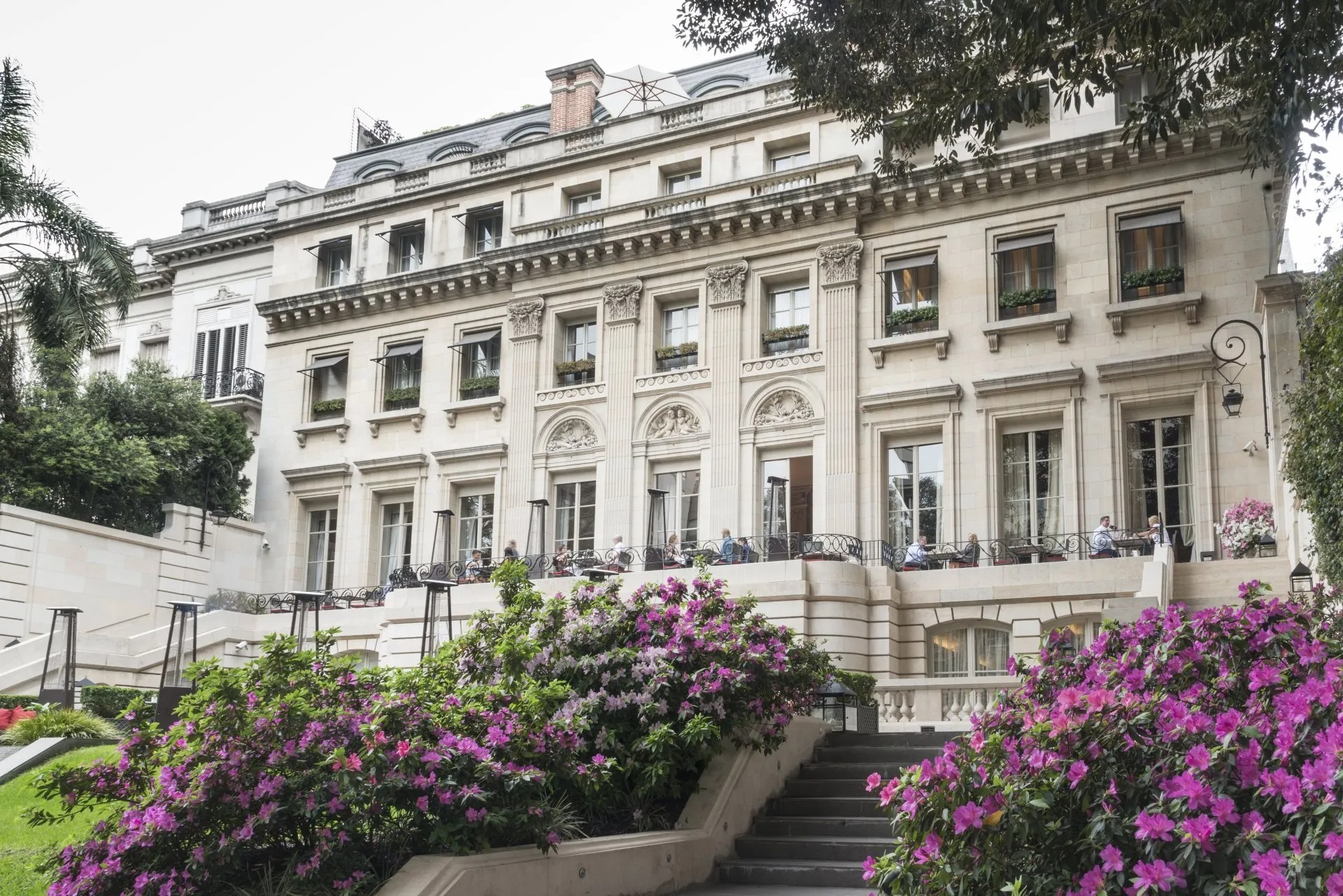 palacio-duhau-argentinien-familienluxusreisen-thefamilyproject-aussenansicht