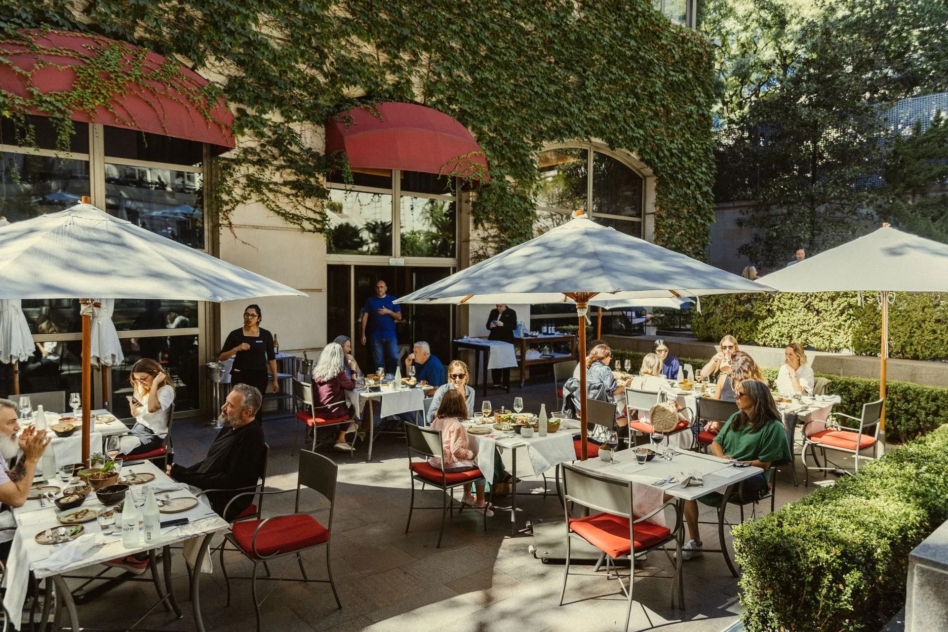 palacio-duhau-argentinien-familienluxusreisen-thefamilyproject-aussenbereich-restaurant