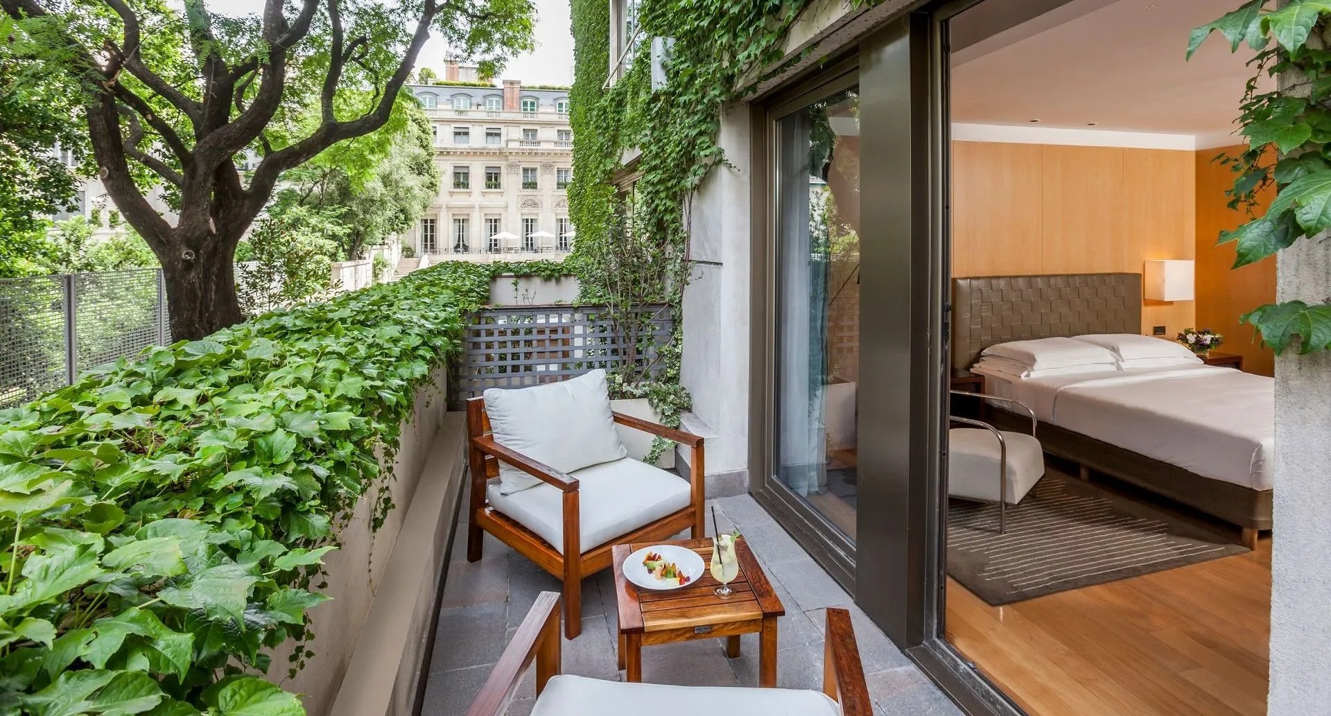 palacio-duhau-argentinien-familienluxusreisen-thefamilyproject-deluxe-zimmer-balkon