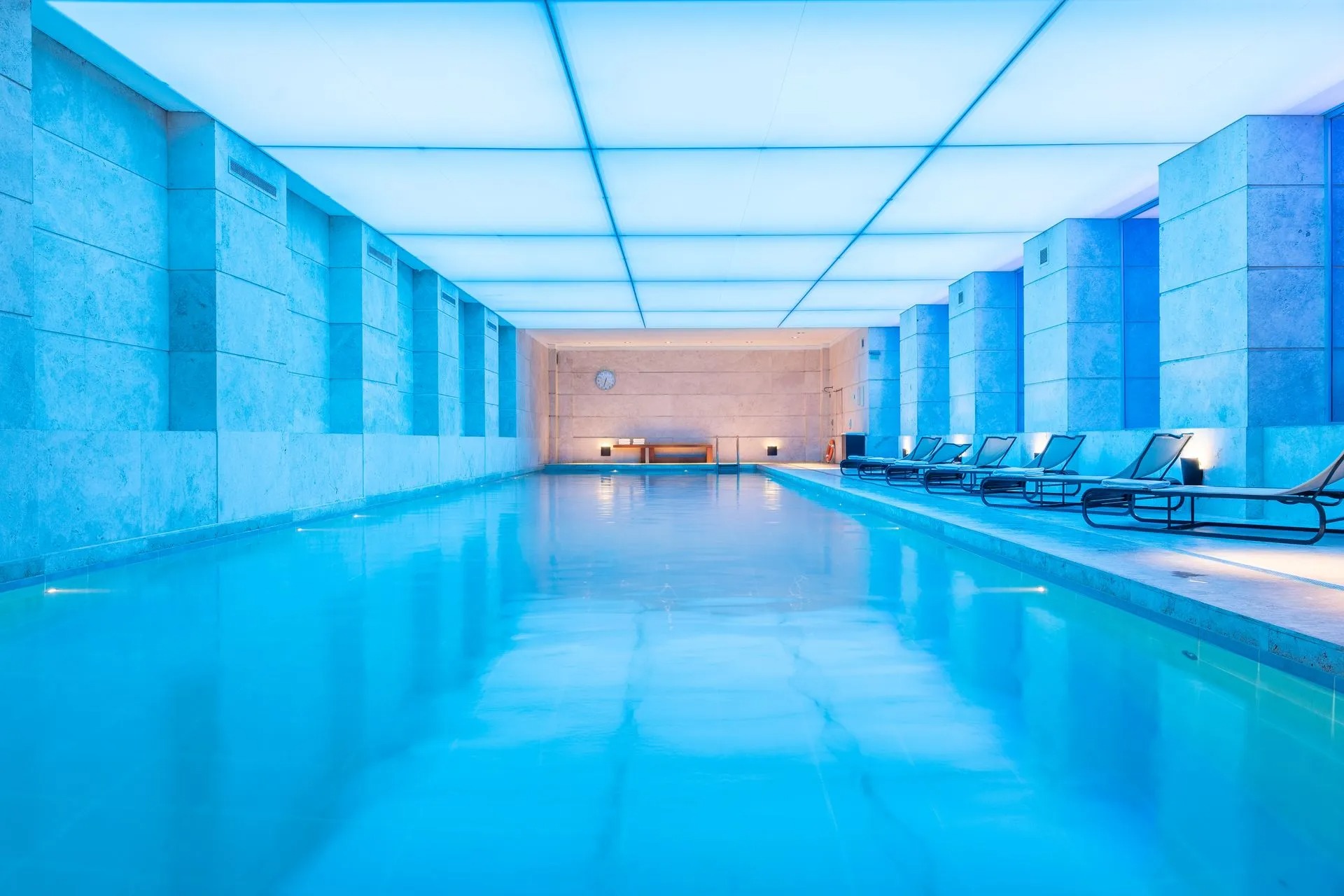 palacio-duhau-argentinien-familienluxusreisen-thefamilyproject-innenpool