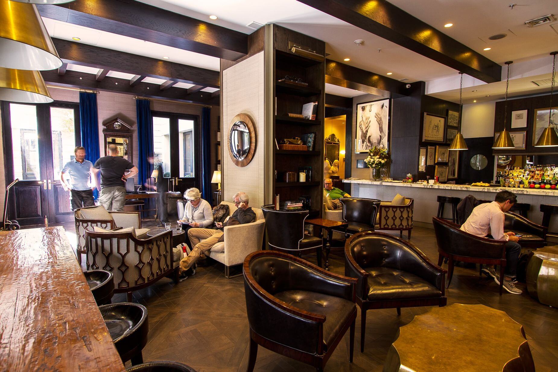 the-singular-santiago-familienluxusreisen-thefamilyproject-eingang-lobby