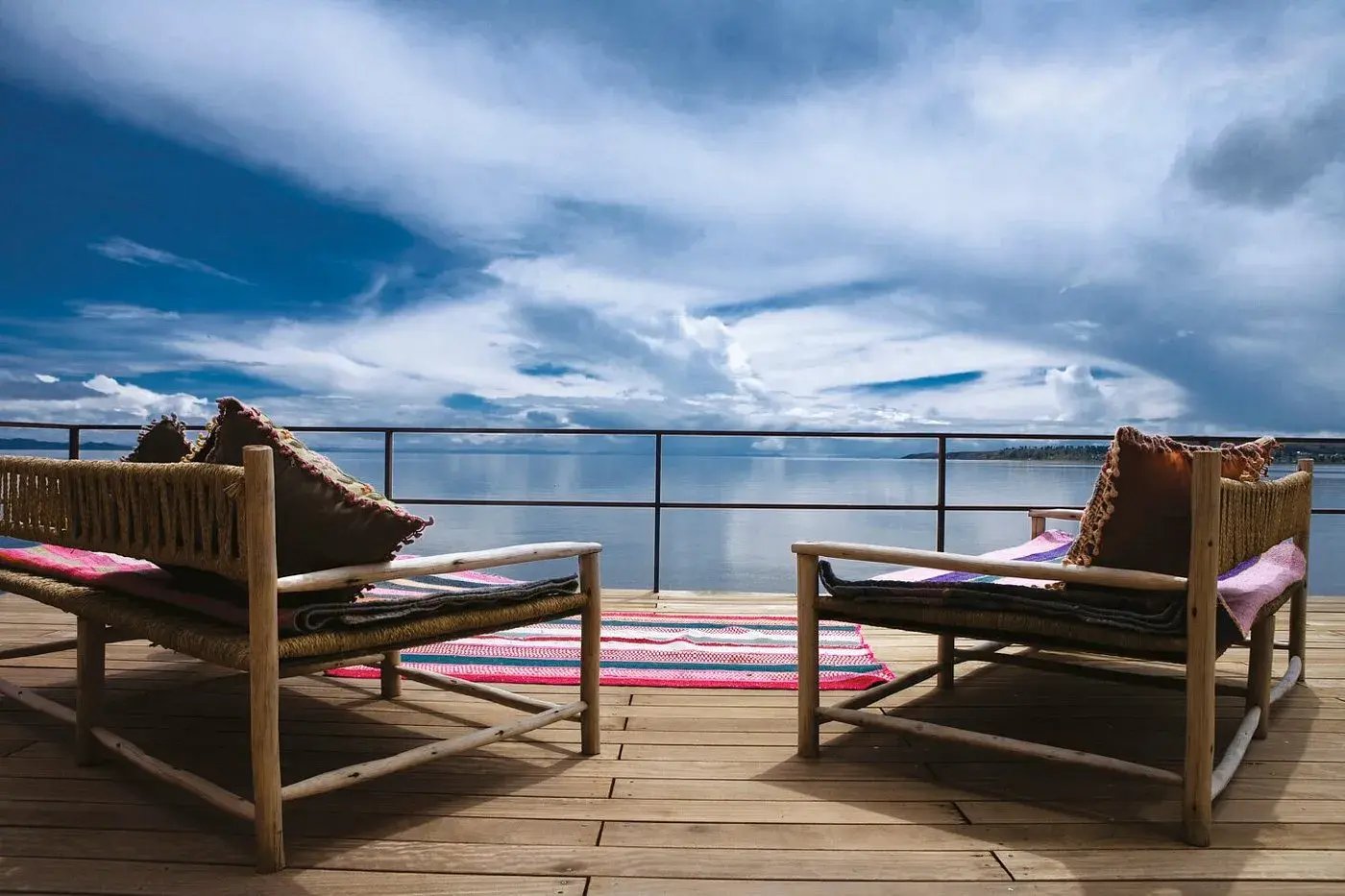 titilaka-lodge-titicacasee-peru-sudamerika-seeblick-terrasse-luxus-urlaub-kinder-the-family-project