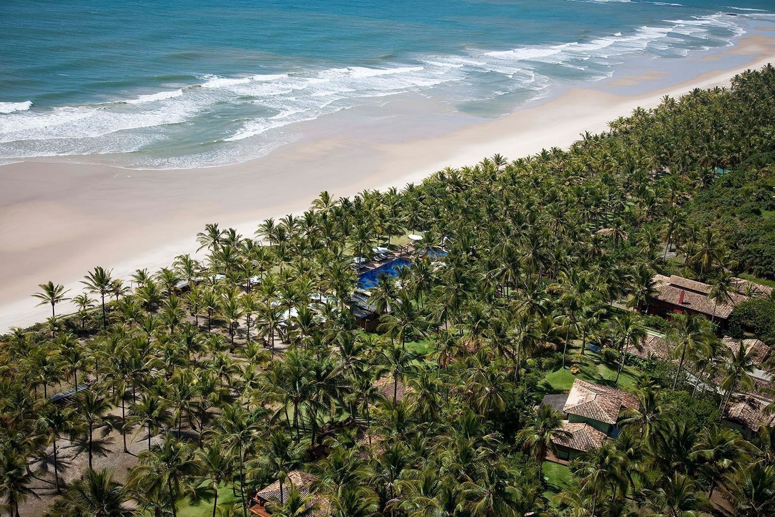 txai-resort-brasilien-familienluxusreisen-thefamilyproject-strand-ueberblick
