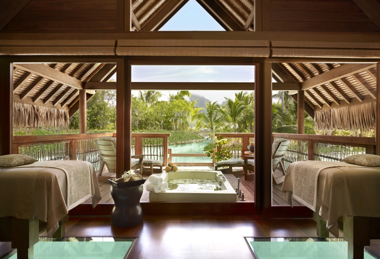 Four Seasons Resort Bora Bora Suite mit Whirlpool