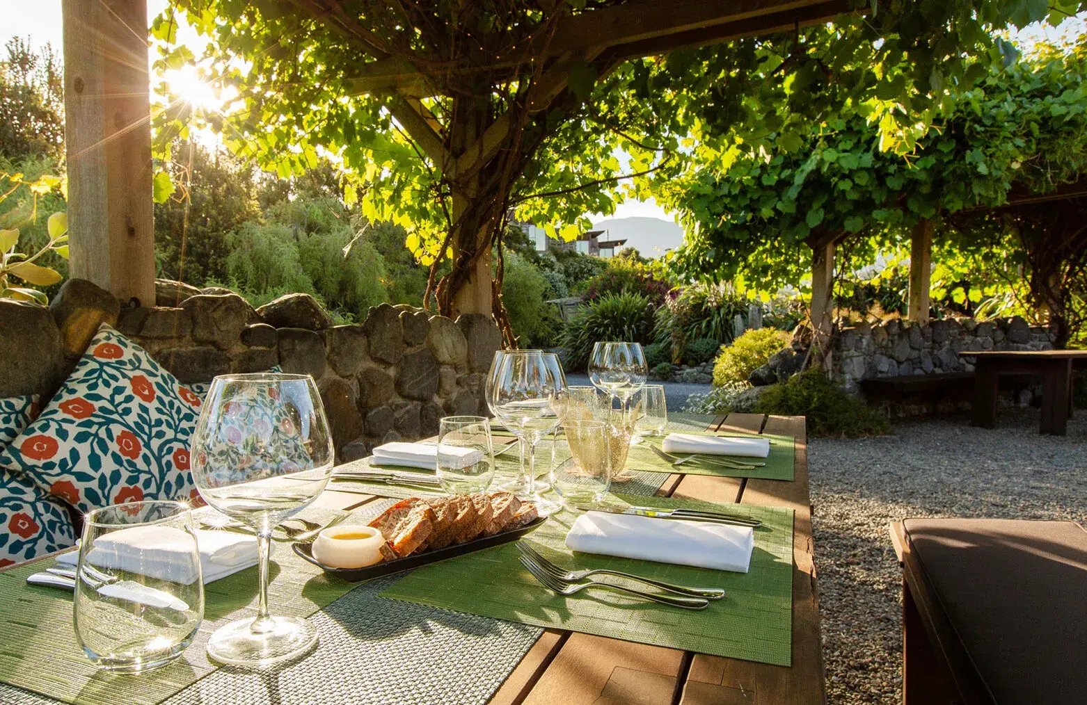 hapuku lodge tree houses kaikoura neuseeland sudpazifik wohnbereich luxus urlaub kinder the family project