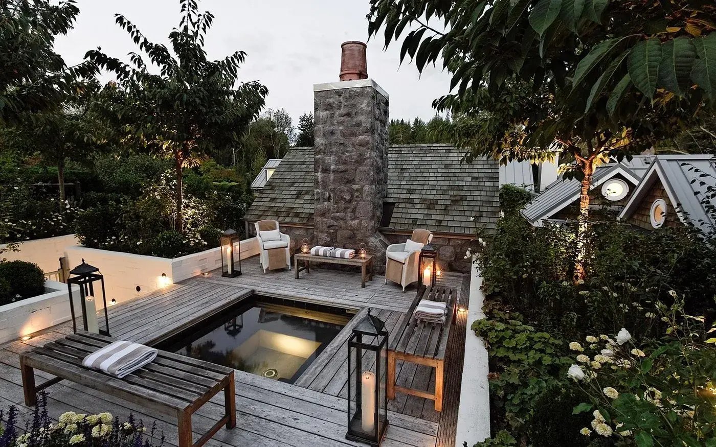huka-lodge-taupo-australien-sudpazifik-aussenbereich-pool-exklusiv-luxus-urlaub-kinder-the-family-project