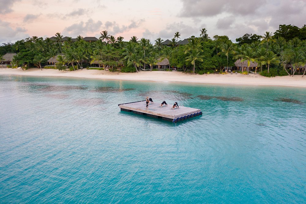 kokomo-private-island-fidschi-familienluxusreisen-thefamilyproject-yogadeck - Kopie