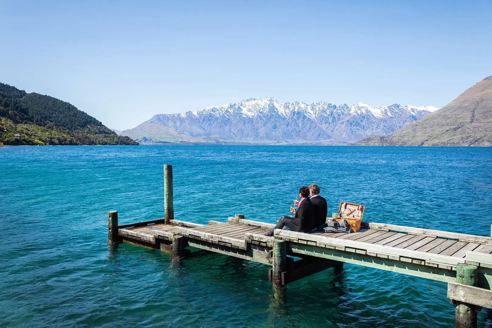 matakauri-lodge-queenstown-neuseeland-sudpazifik-aktivitaten-picknick-am-wasser-luxus-urlaub-kinder-the-family-project