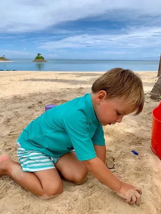 six senses fiji kind starnd spielen