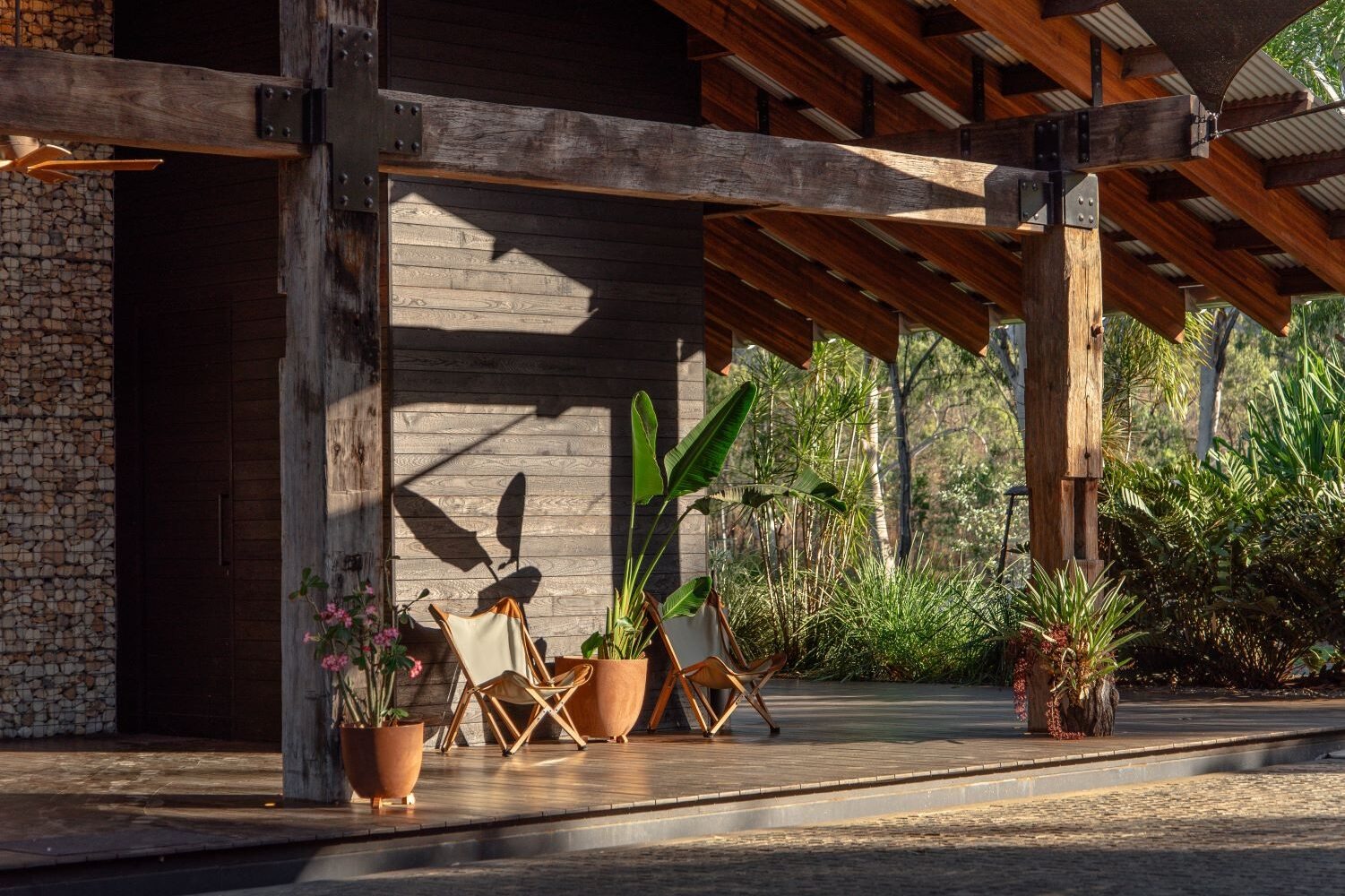 mount-mulligan-lodge-thefamilyproject-familienluxusreisen-veranda