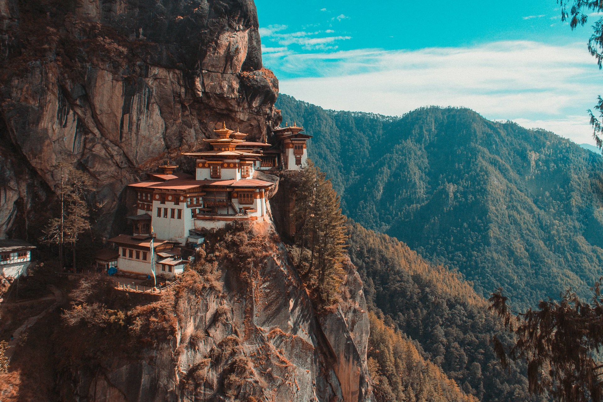 Ein Tempel im Berghang