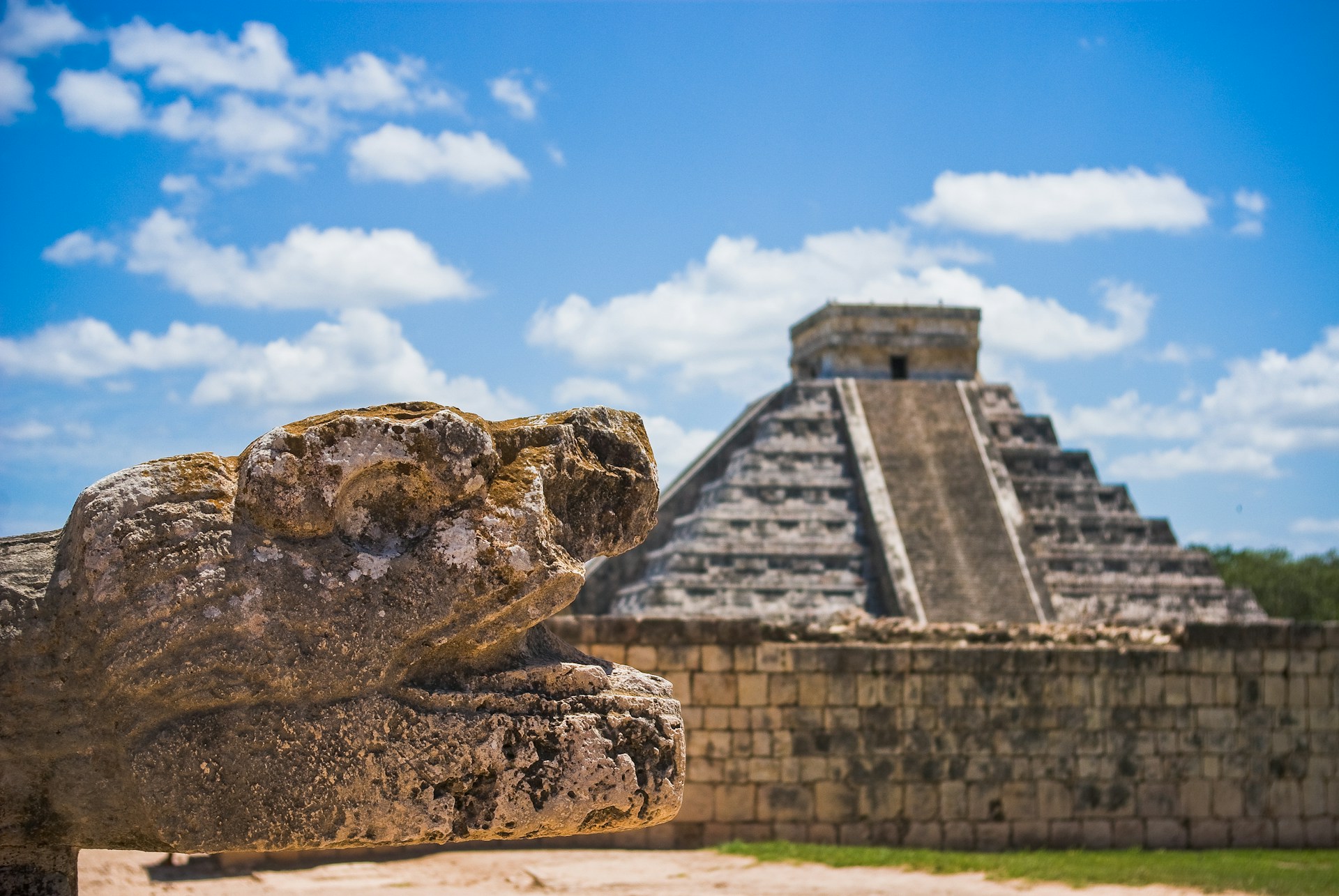 Tempel und Statue