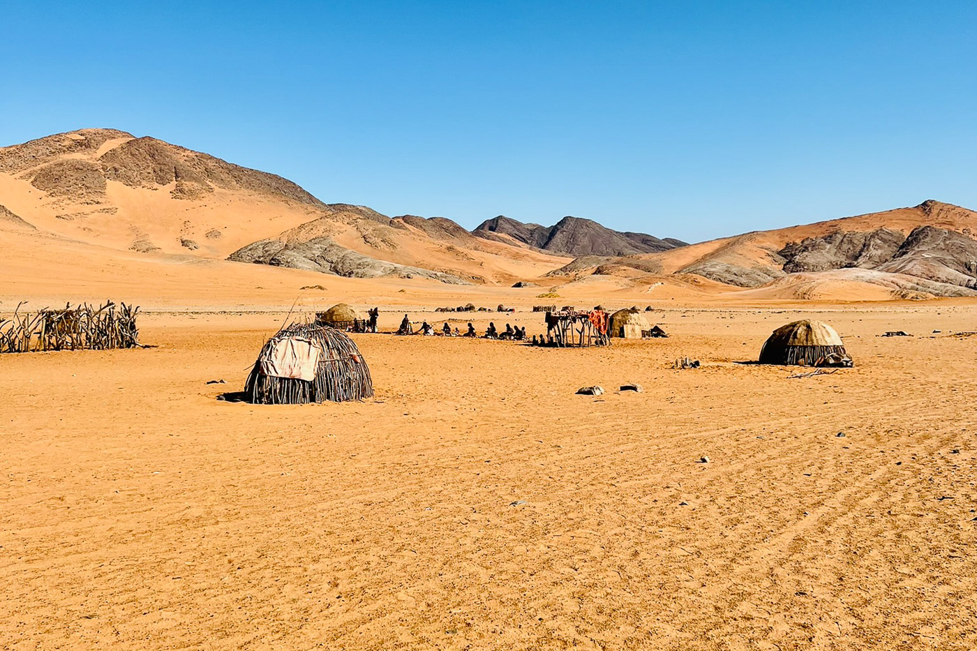 Hütten der Himba im entlegenen Kaokoveld, Namibia